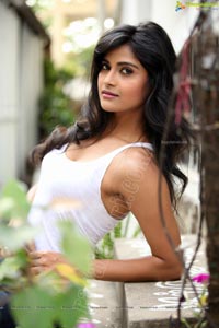 Model Devayani