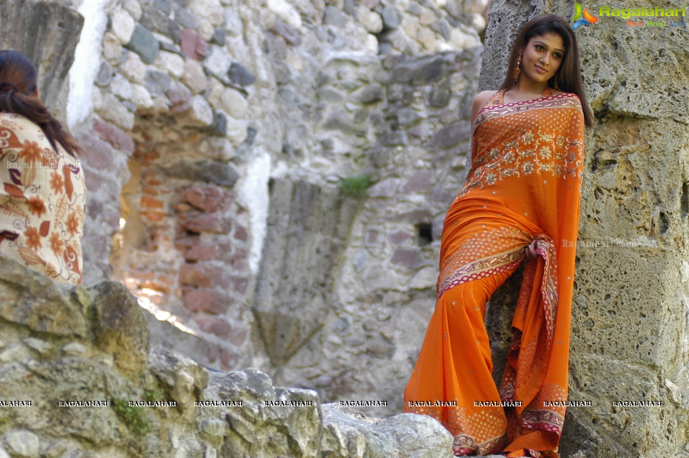 Nayanthara Hot in Orange Saree, Photo gallery, Images