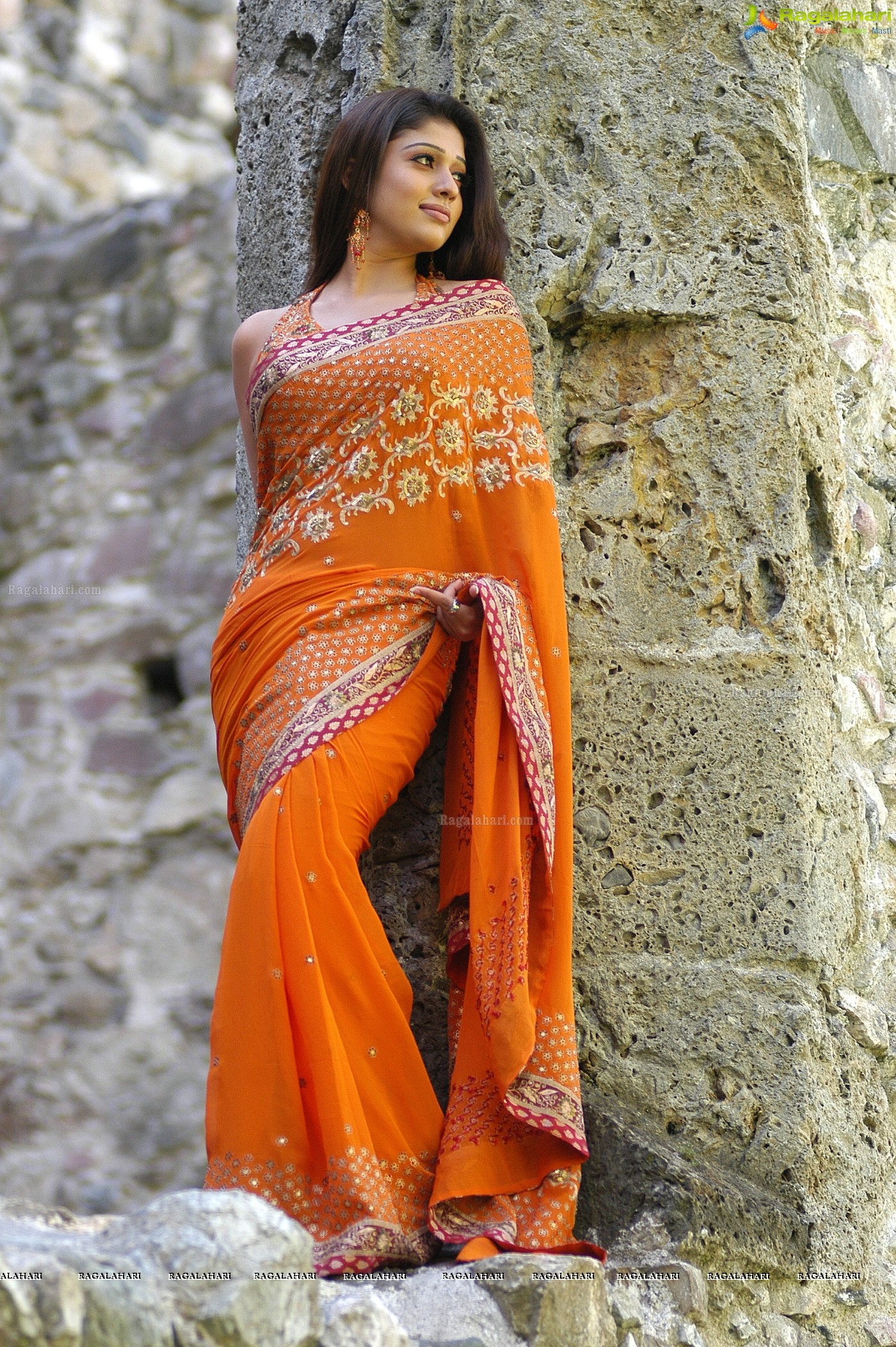 Nayanthara Hot in Orange Saree, Photo gallery, Images