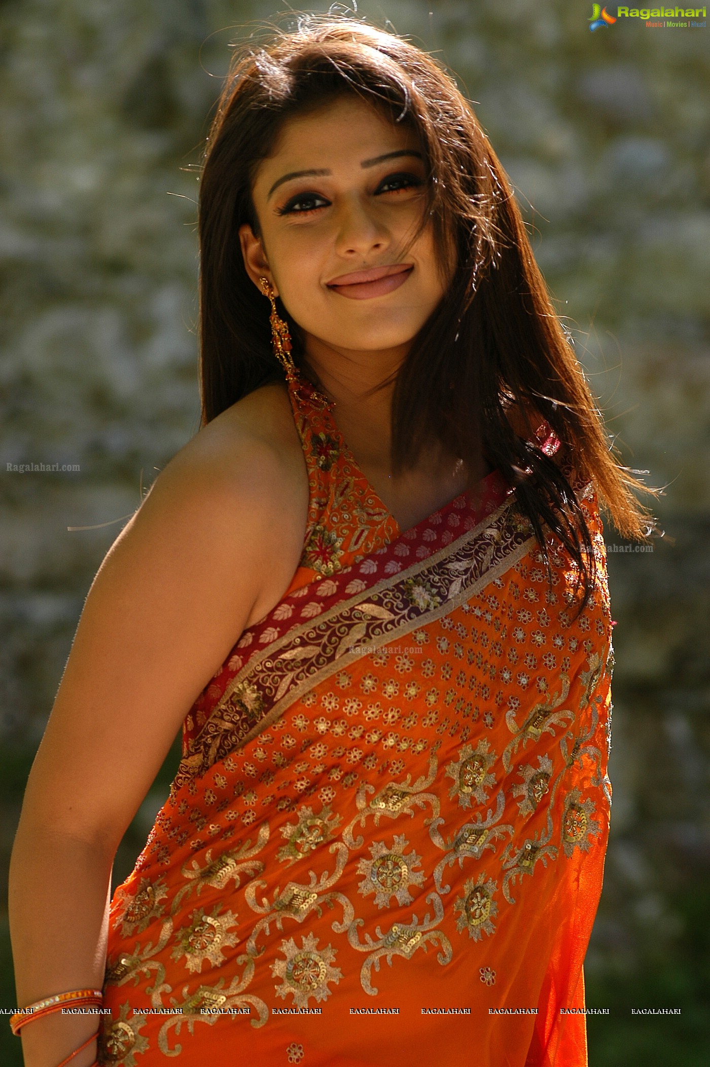 Nayanthara Hot in Orange Saree, Photo gallery, Images