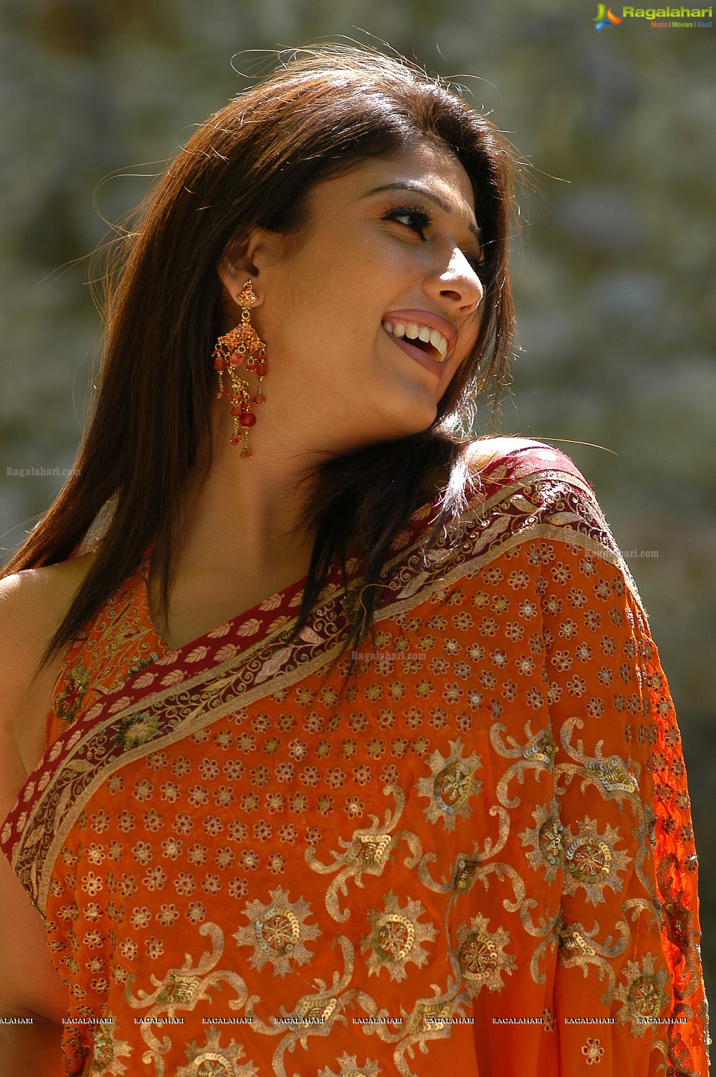 Nayanthara Hot in Orange Saree, Photo gallery, Images