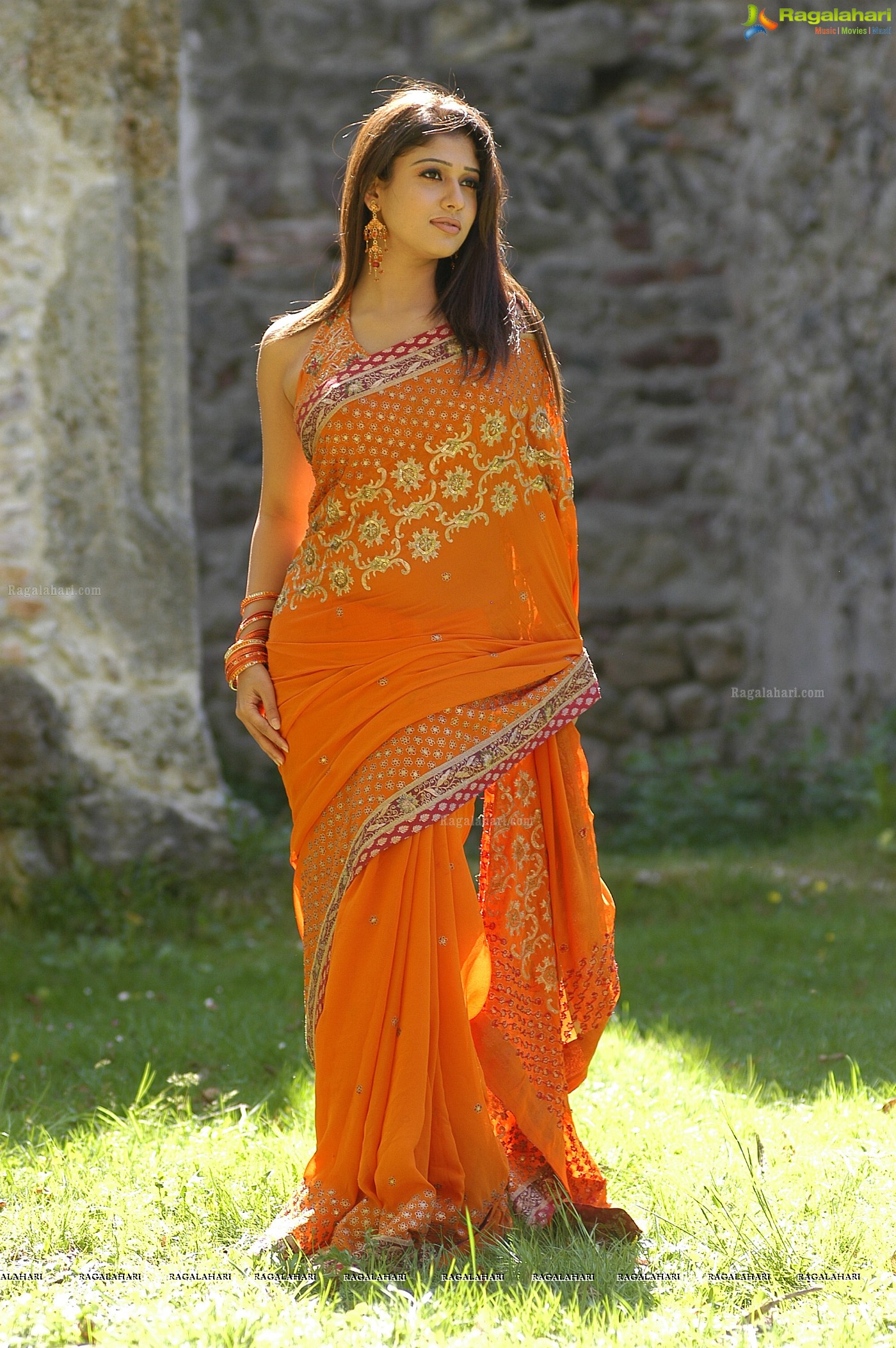 Nayanthara Hot in Orange Saree, Photo gallery, Images