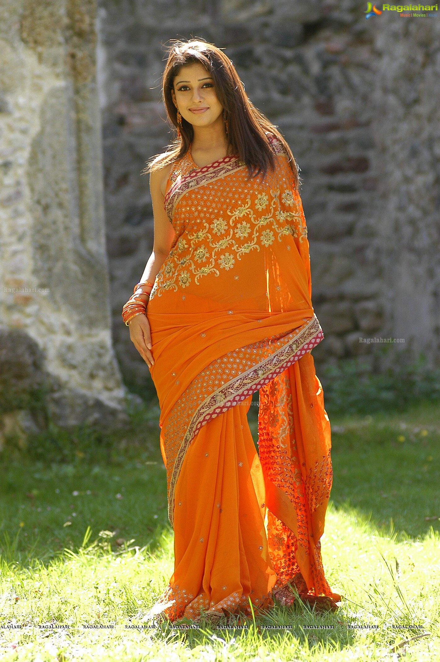 Nayanthara Hot in Orange Saree, Photo gallery, Images