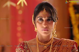 Regina Cassandra Close Up Photos