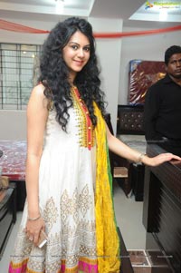 Kamna in Churidhar