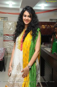 Kamna in Churidhar