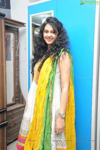 Kamna in Churidhar