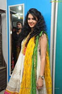 Kamna in Churidhar