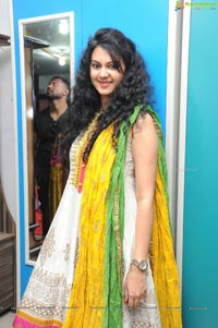 Kamna in Churidhar