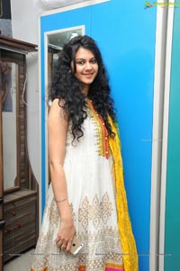 Kamna in Churidhar