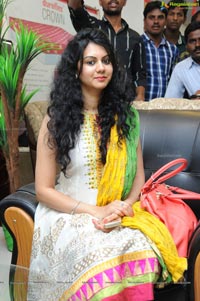 Kamna in Churidhar