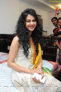 Kamna in Churidhar