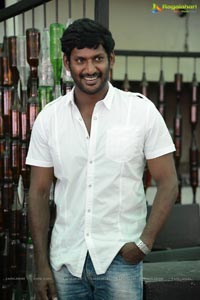 Poojai Hero Vishal