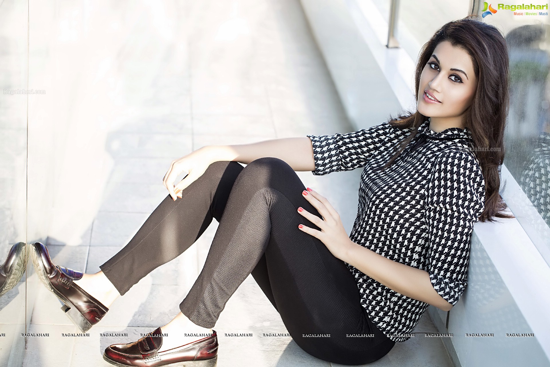 Taapsee (High Definition)