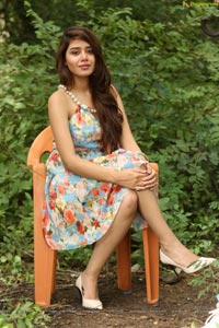 Aarti Chhikara Photos