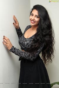 Daksha Nagarkar Photos