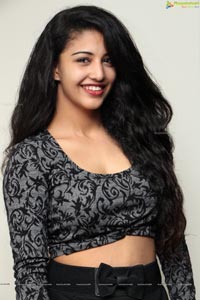 Daksha Nagarkar Photos