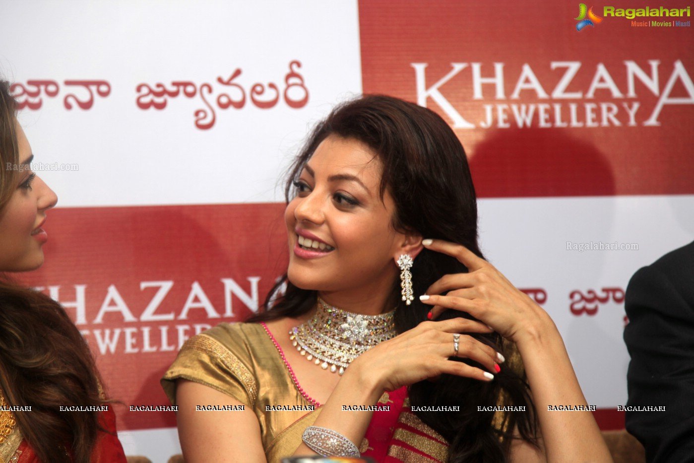Kajal Aggarwal in Saree at Khazana Jewellery, Vizag, Exclusive HD Photos