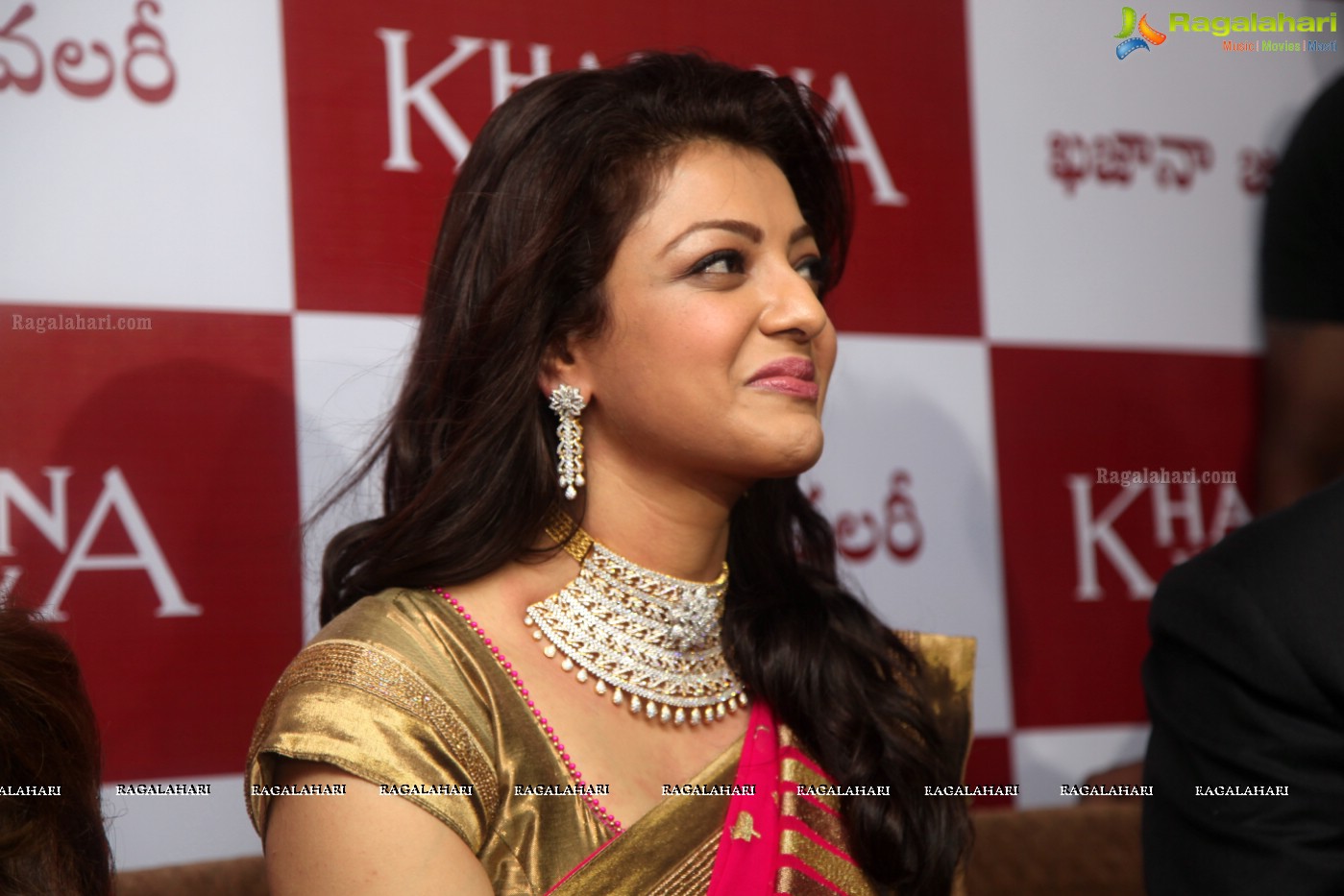 Kajal Aggarwal in Saree at Khazana Jewellery, Vizag, Exclusive HD Photos