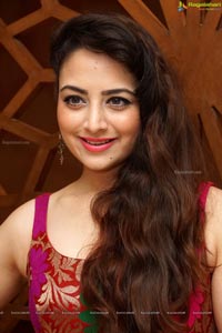 Zoya Afroz Photos