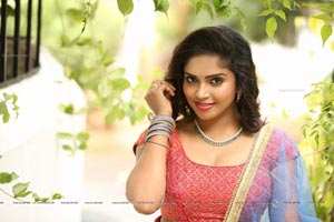 Karunya Chowdary HD Wallpapers