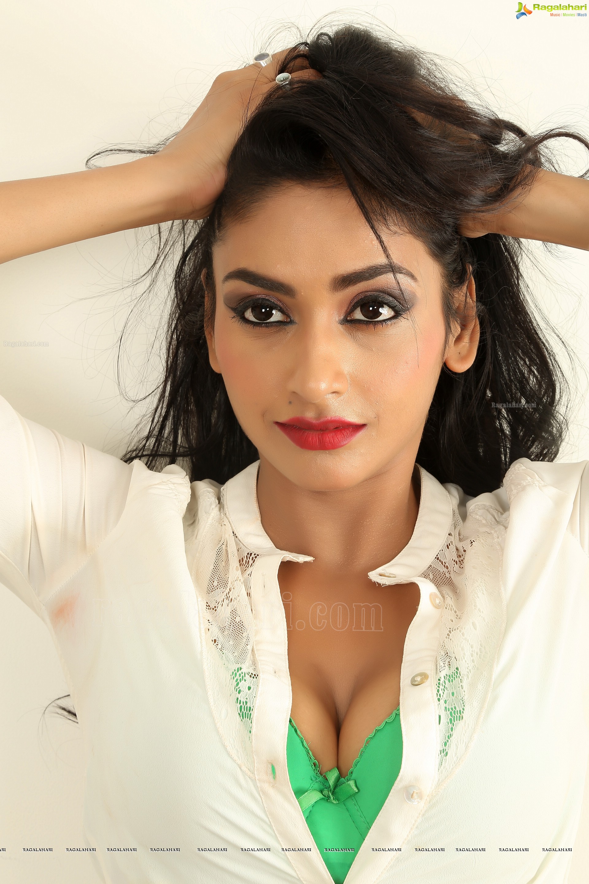 Pooja Sree (Exclusive) (High Definition)