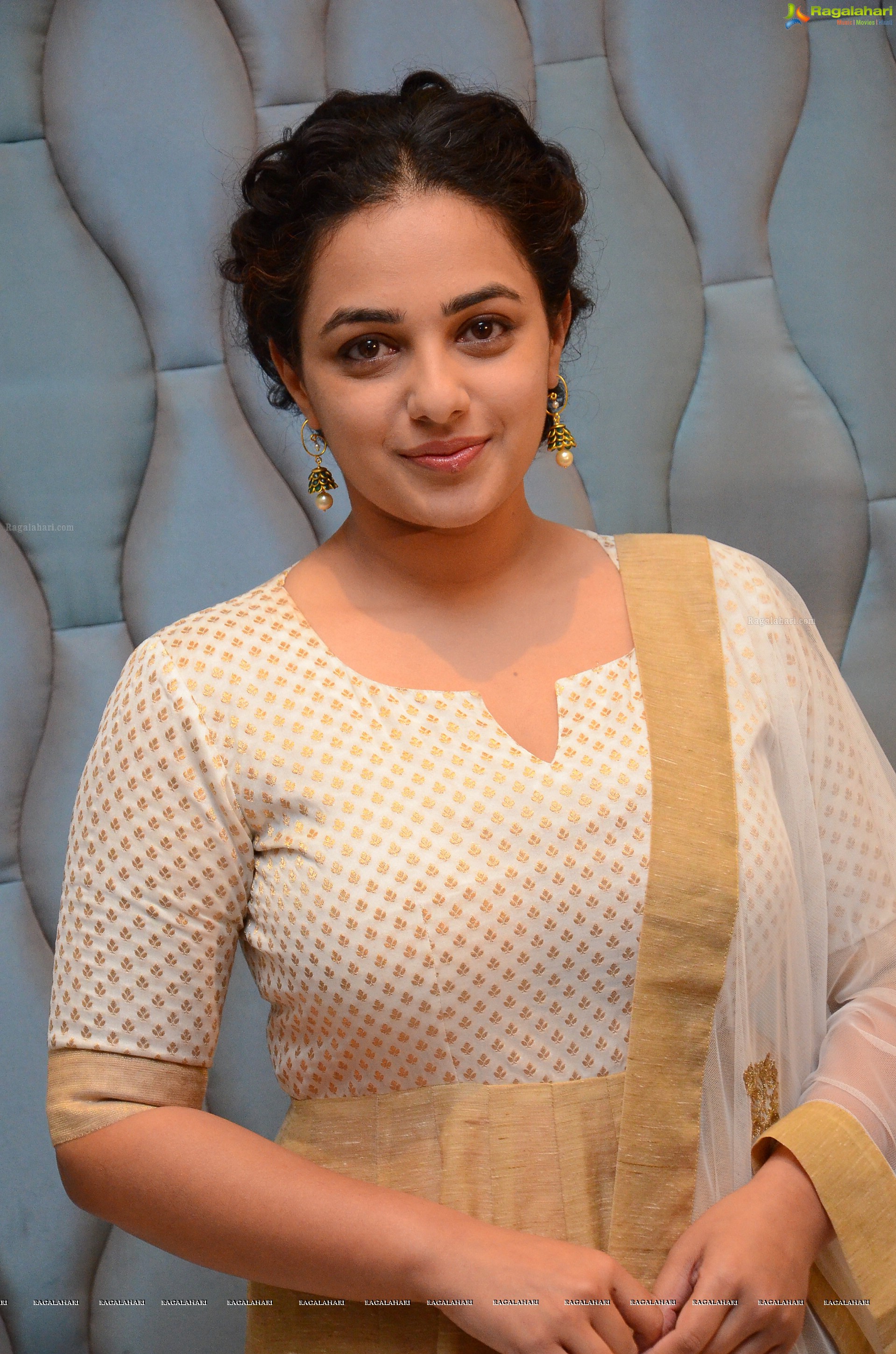 Nithya Menen at 100 Days of Love Press Meet, HD Photo Gallery