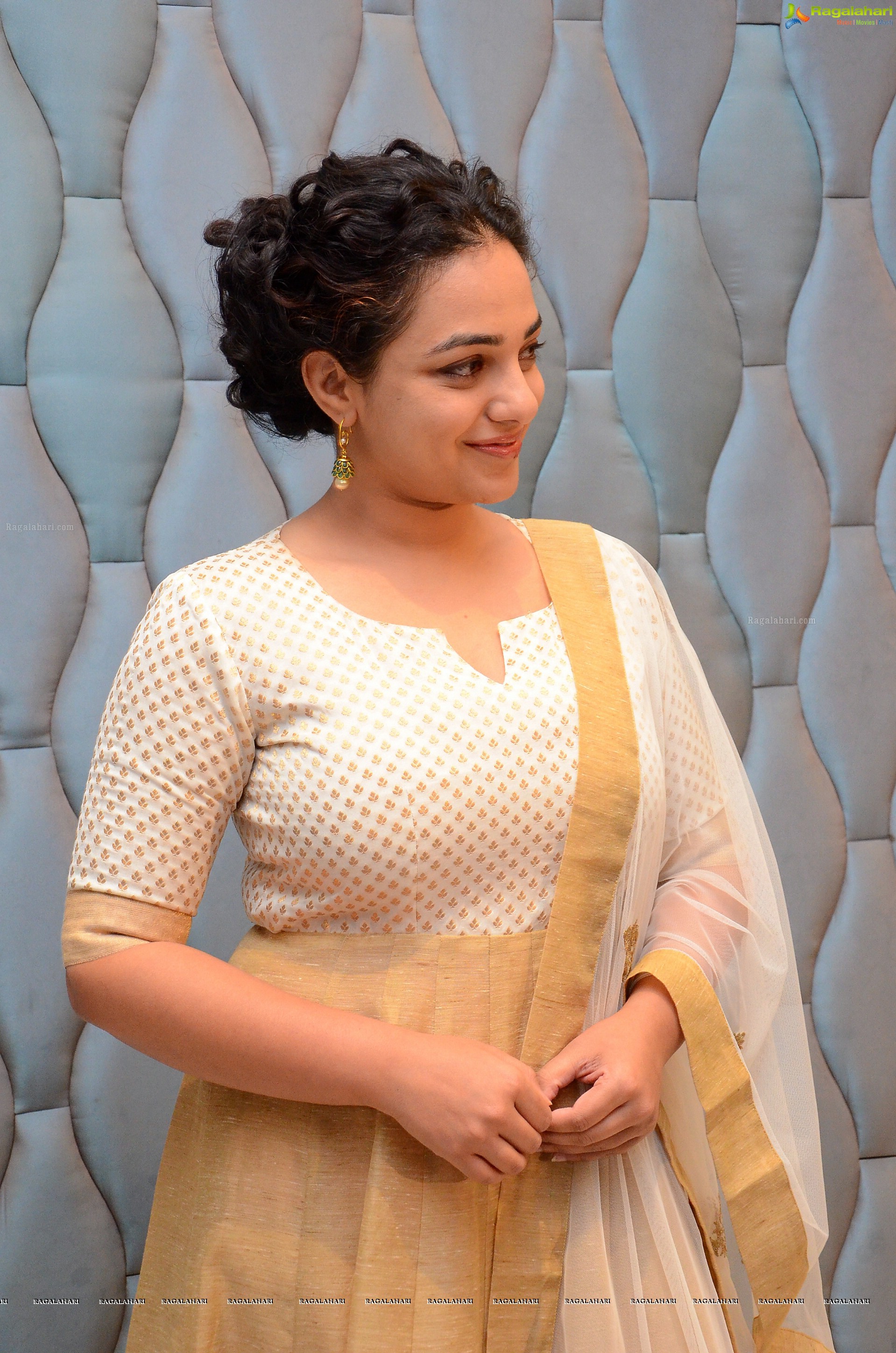 Nithya Menen at 100 Days of Love Press Meet, HD Photo Gallery