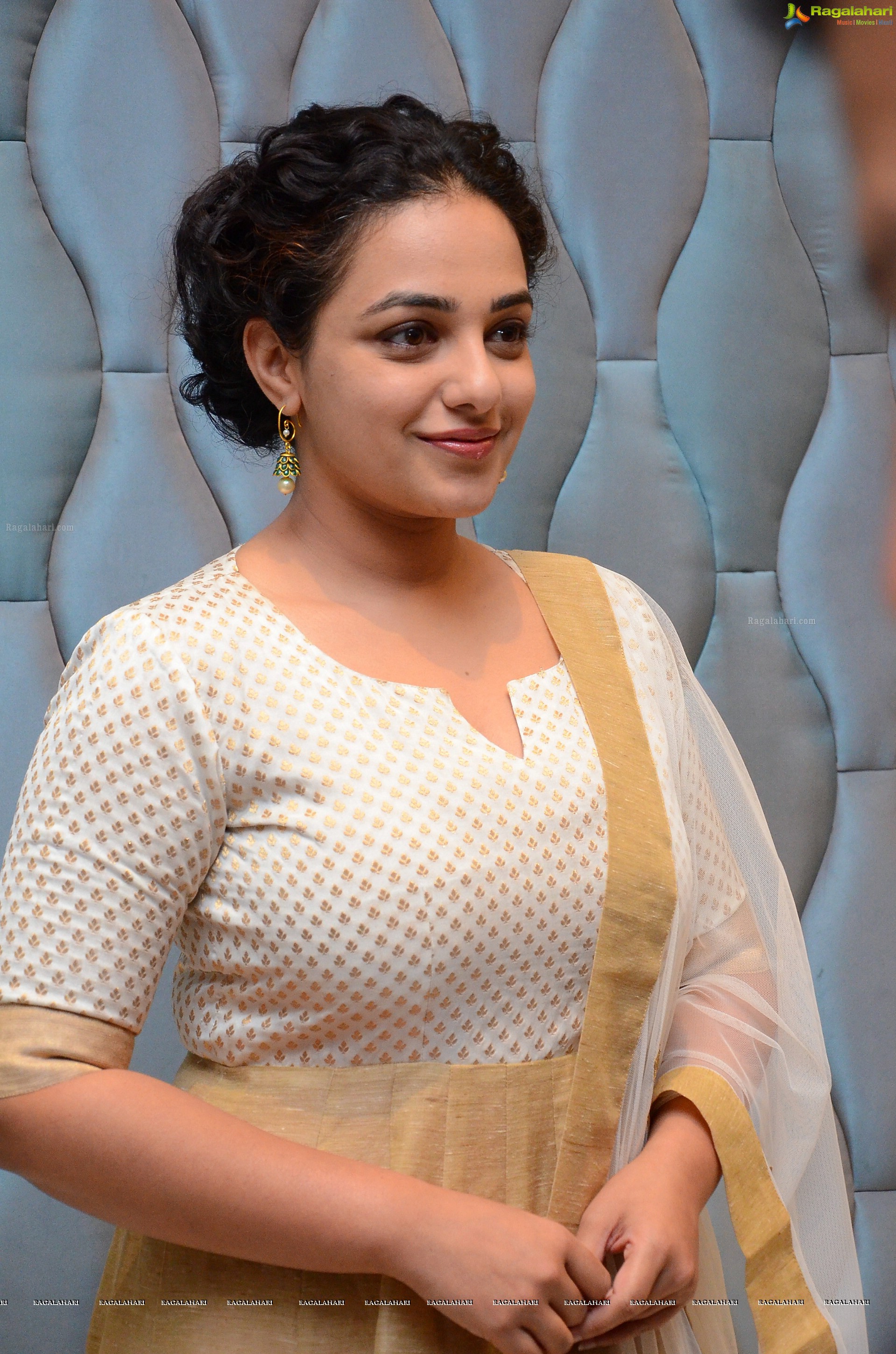 Nithya Menen at 100 Days of Love Press Meet, HD Photo Gallery