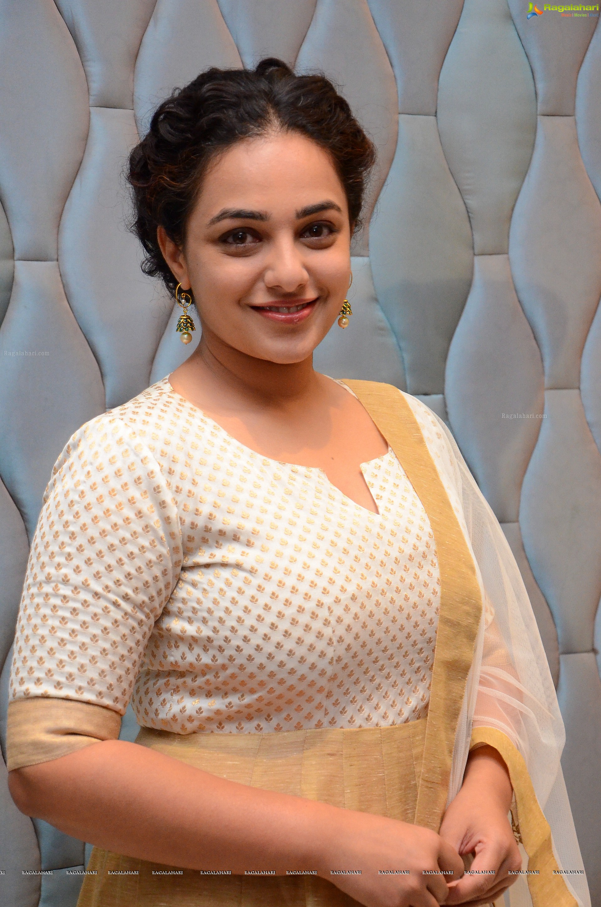 Nithya Menen at 100 Days of Love Press Meet, HD Photo Gallery