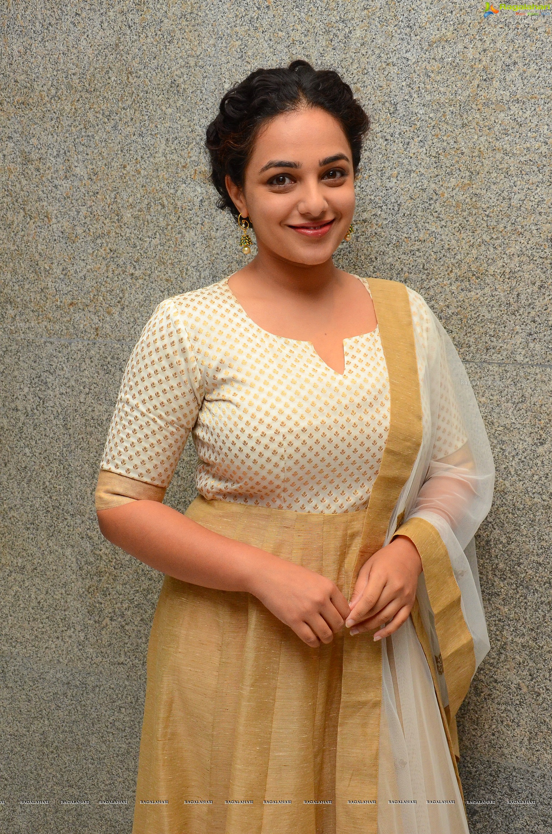 Nithya Menen at 100 Days of Love Press Meet, HD Photo Gallery