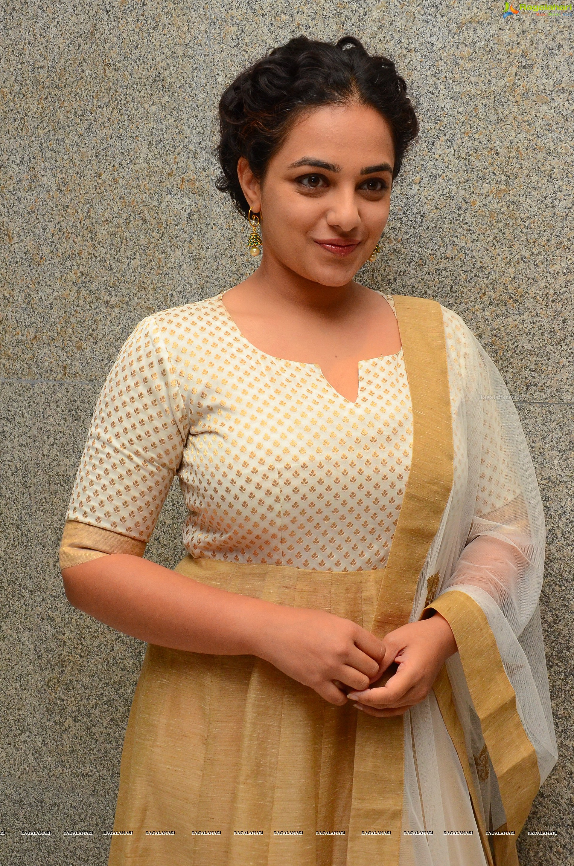 Nithya Menen at 100 Days of Love Press Meet, HD Photo Gallery