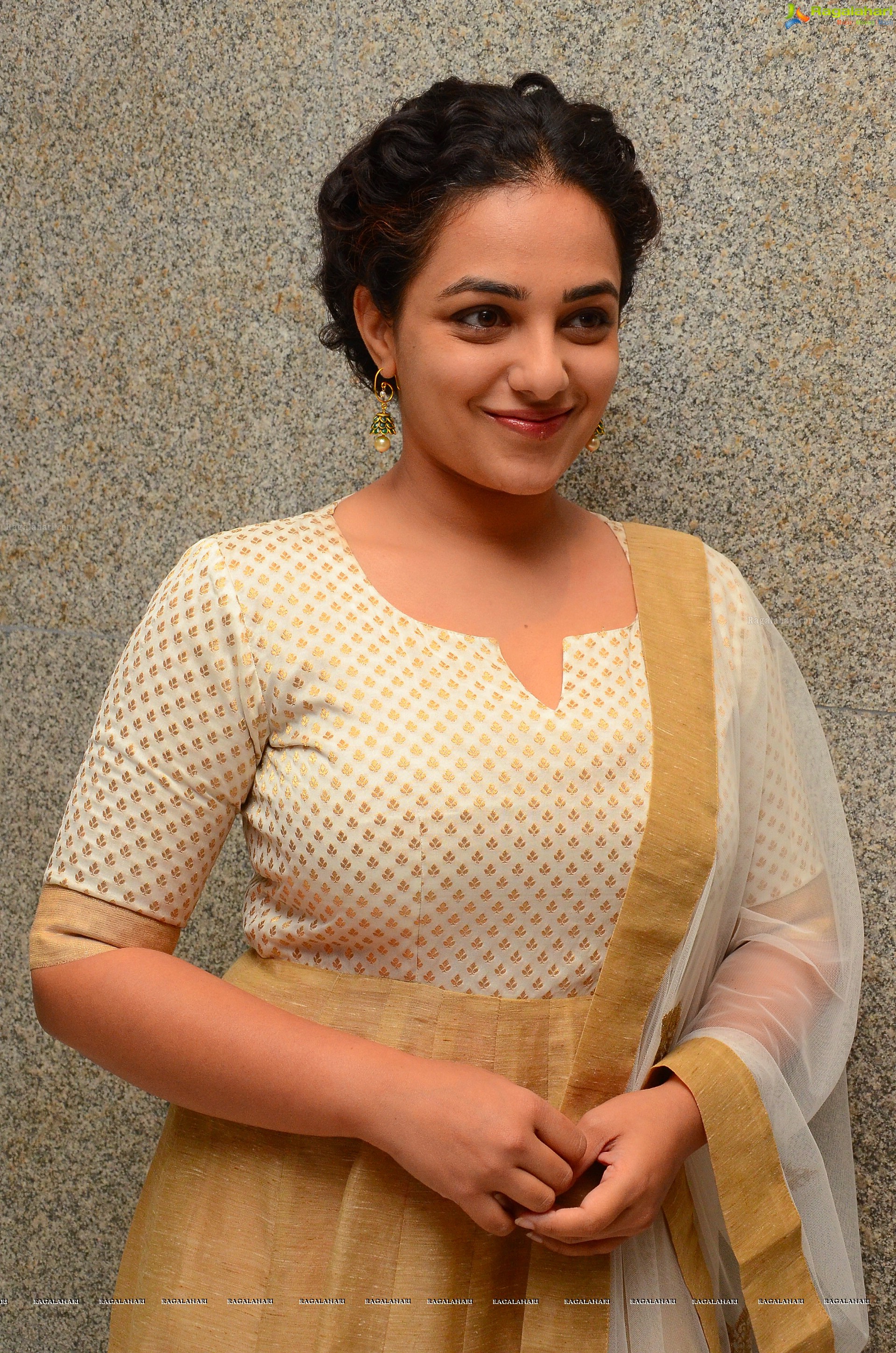 Nithya Menen at 100 Days of Love Press Meet, HD Photo Gallery