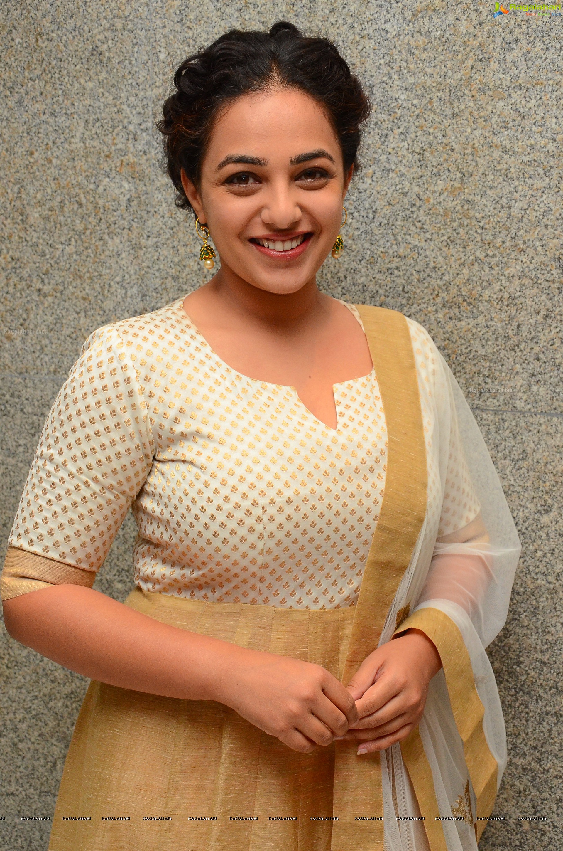 Nithya Menen at 100 Days of Love Press Meet, HD Photo Gallery