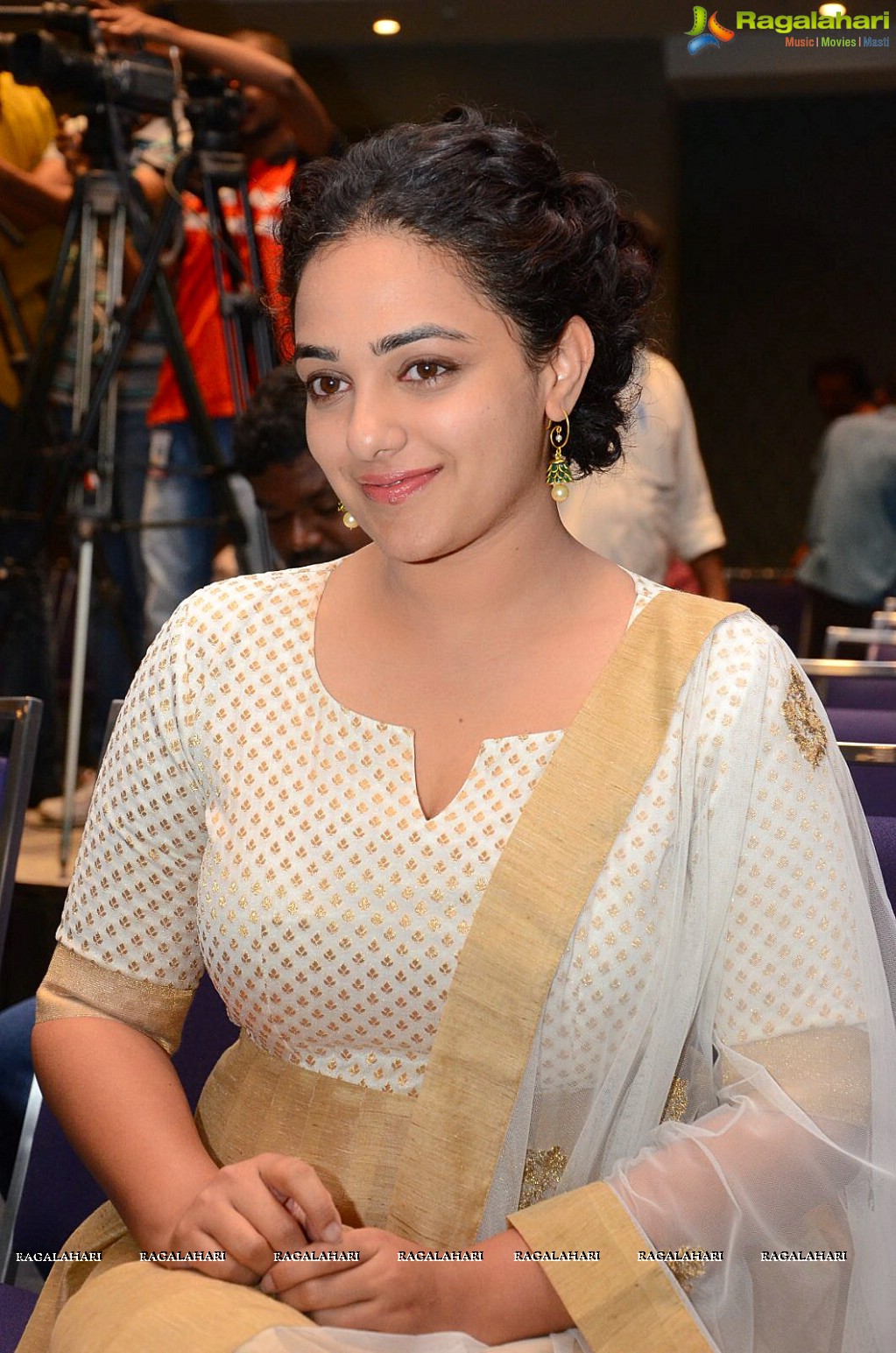 Nithya Menen at 100 Days of Love Press Meet, Photo Gallery