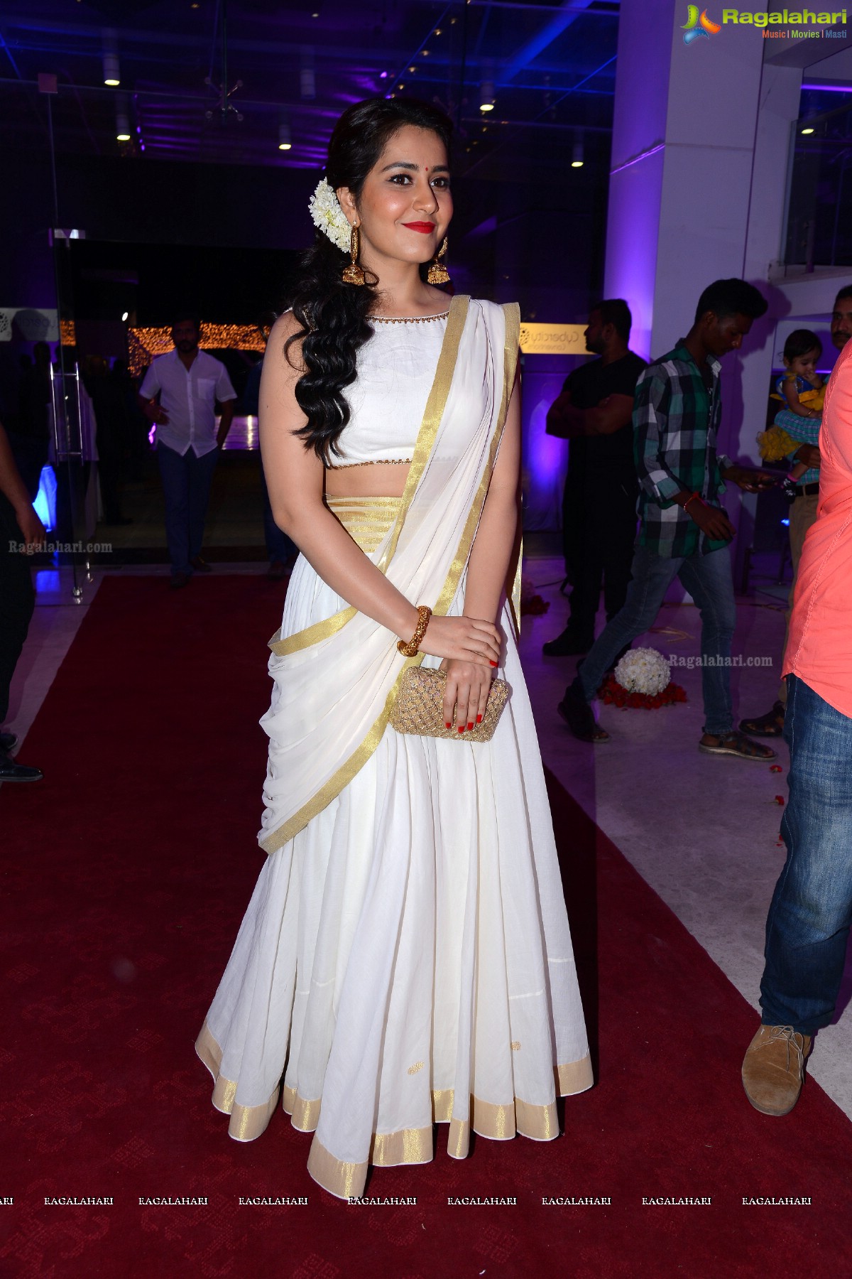 South Indian Beautiful Actress Raashi Khanna in White Dress