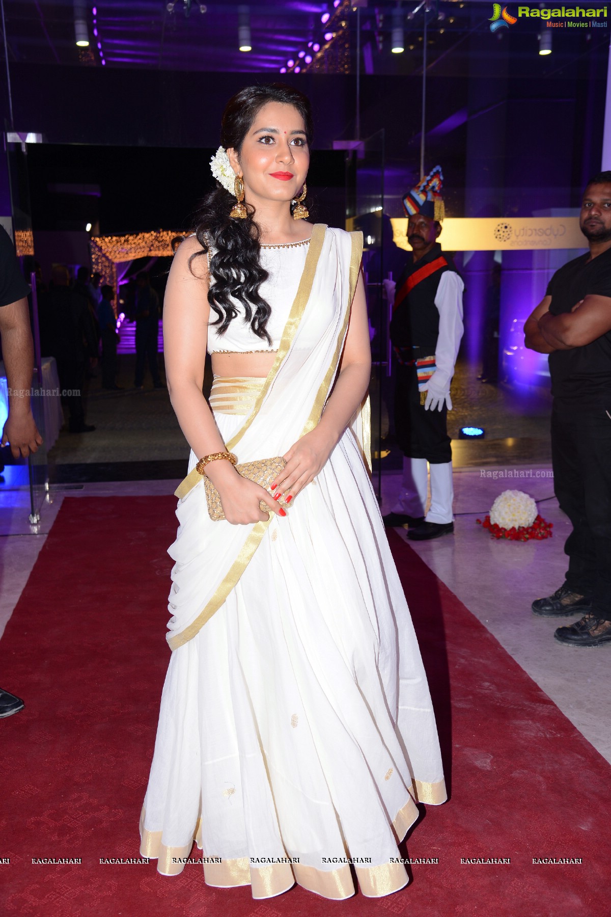 South Indian Beautiful Actress Raashi Khanna in White Dress