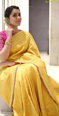 PICS: Raashi Khanna is a ray of sunshine in a yellow saree that shows off  her fit body