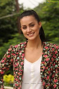 Larissa Bonesi