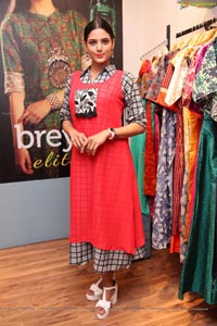  Deepali @ Breya retail store Launch