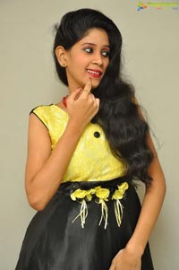 Omu Elegant Stills