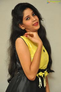 Omu Elegant Stills