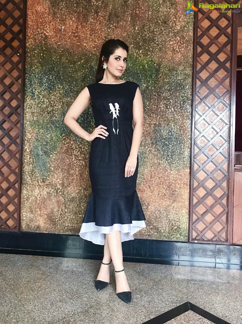 Beautiful Raashi Khanna in Latest Black Dress Photos