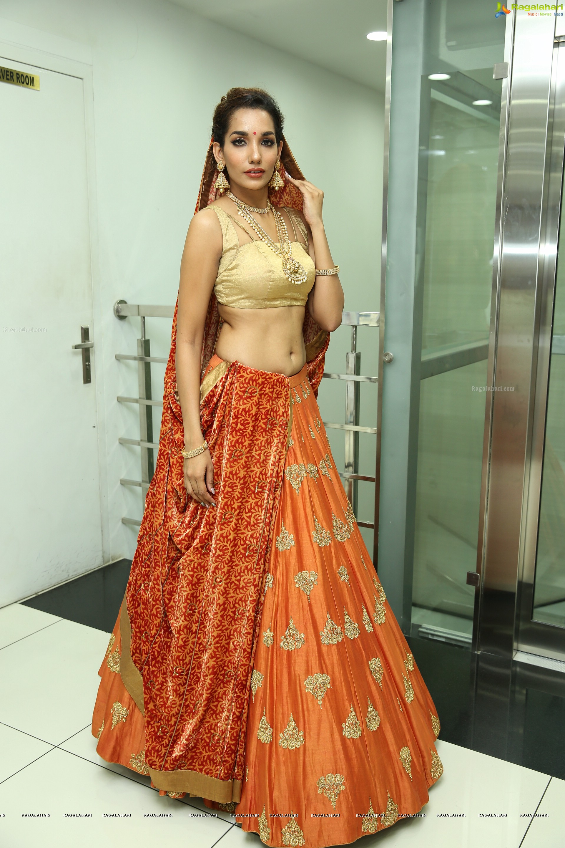Aditi Tiwari at Joyalukkas Eleganza Collection Launch (High Definition)