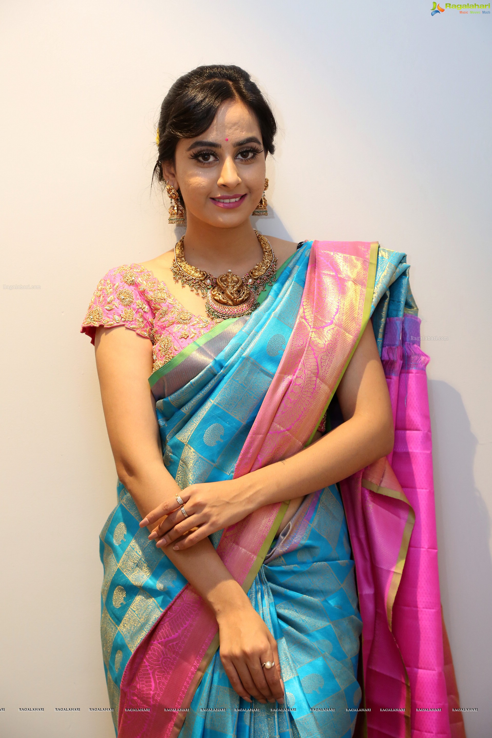 Ameeksha Amy Pawar at Mugdha Store Launch (High Definition Photos)