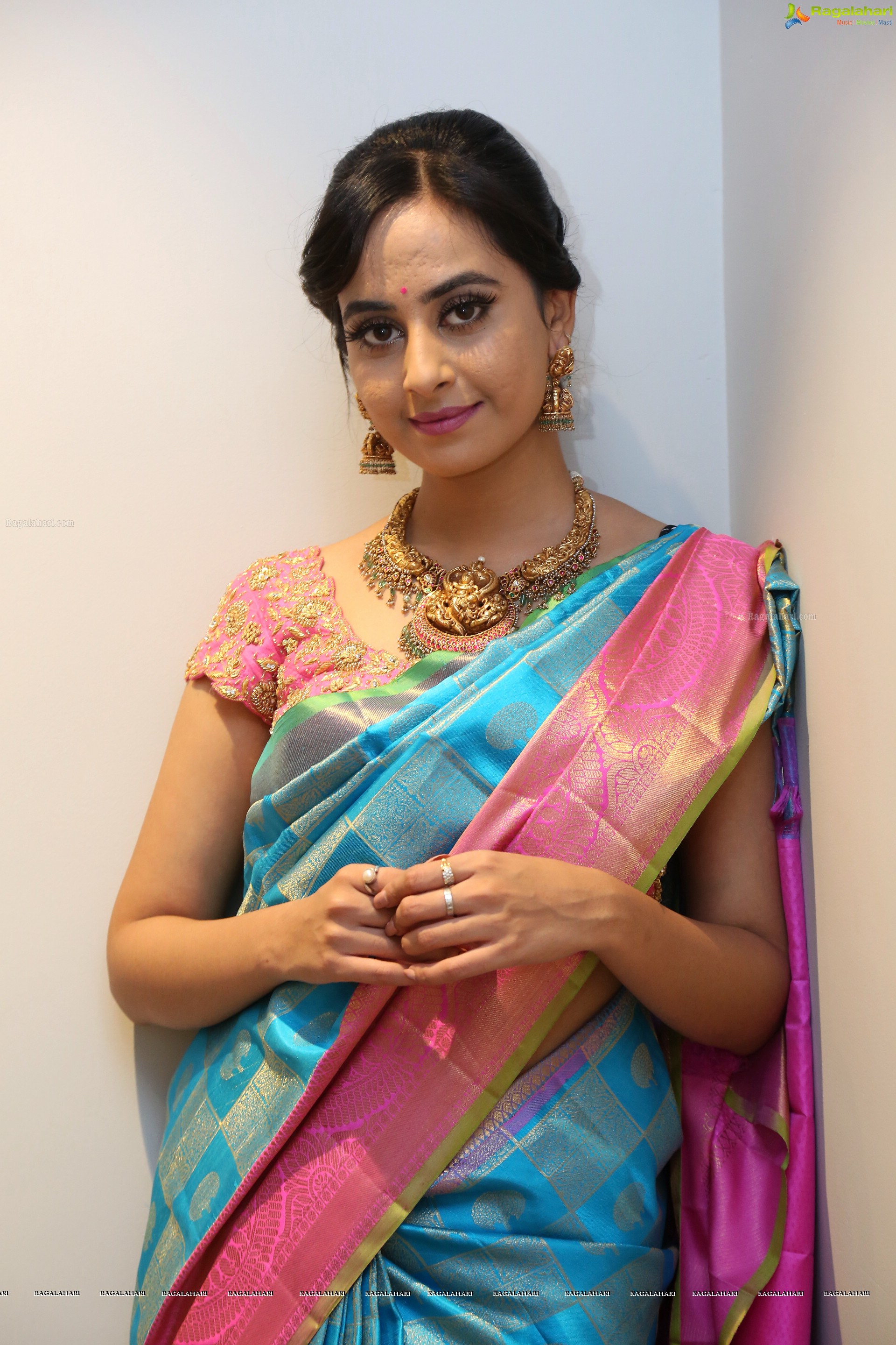 Ameeksha Amy Pawar at Mugdha Store Launch (High Definition Photos)