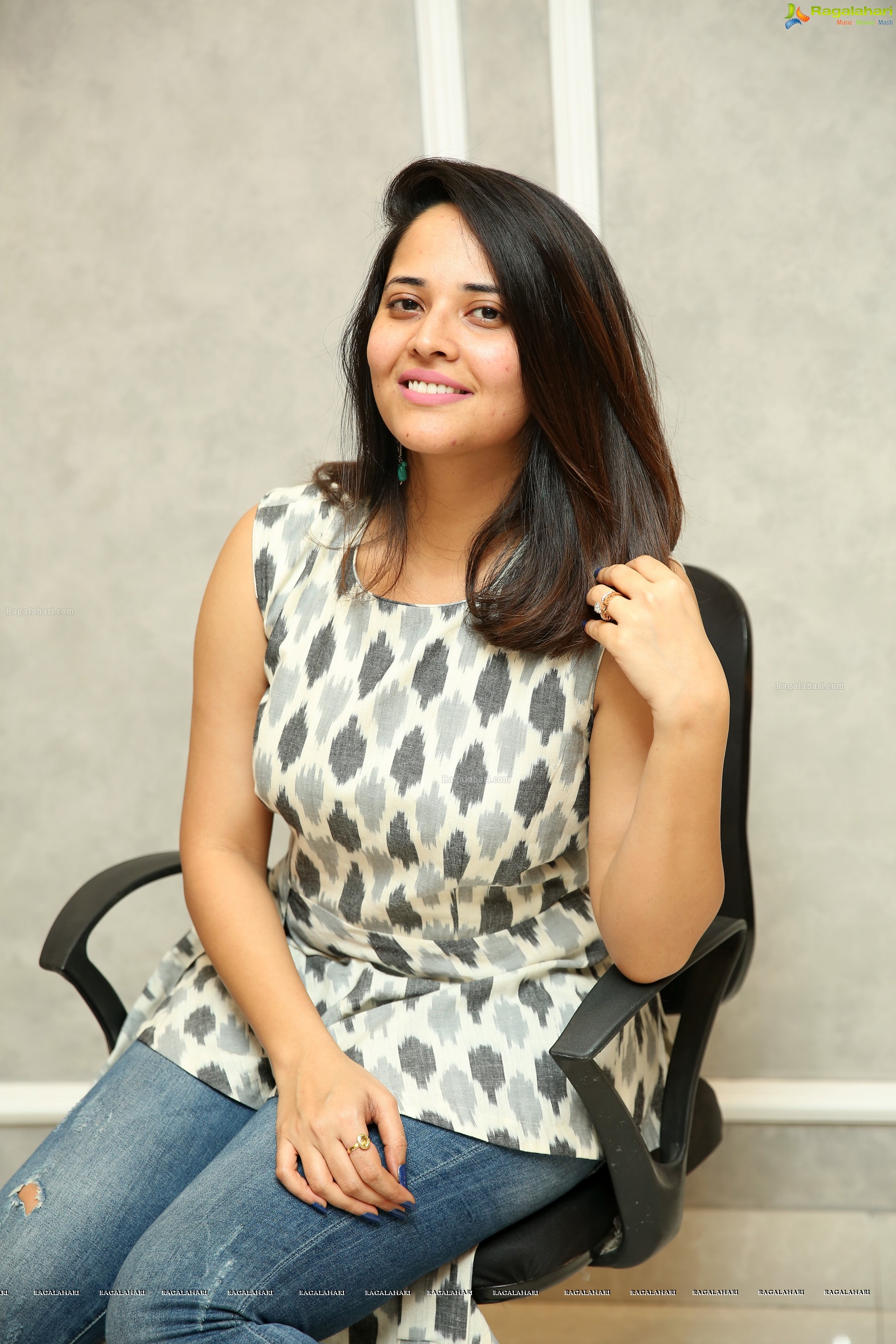 Anasuya with Family at Studio Bustle (High Definition Photos)