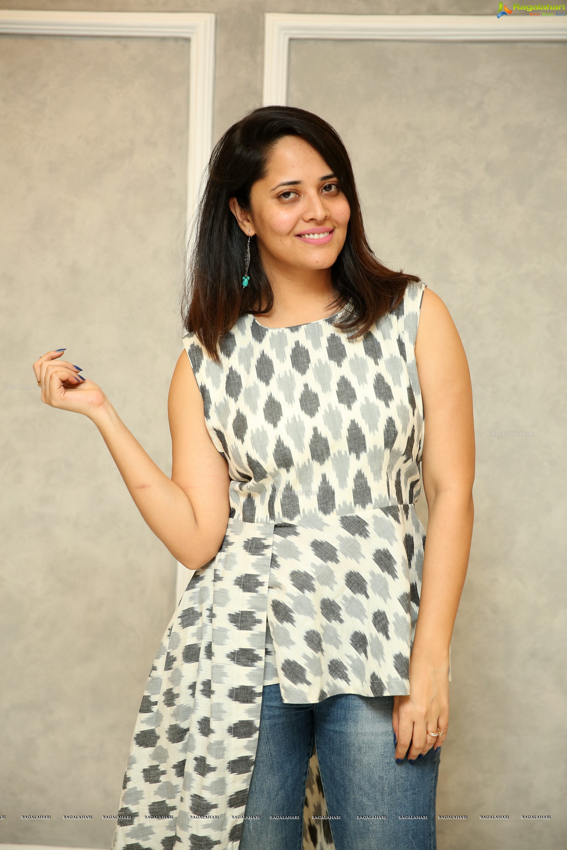 Anasuya with Family at Studio Bustle (High Definition Photos)