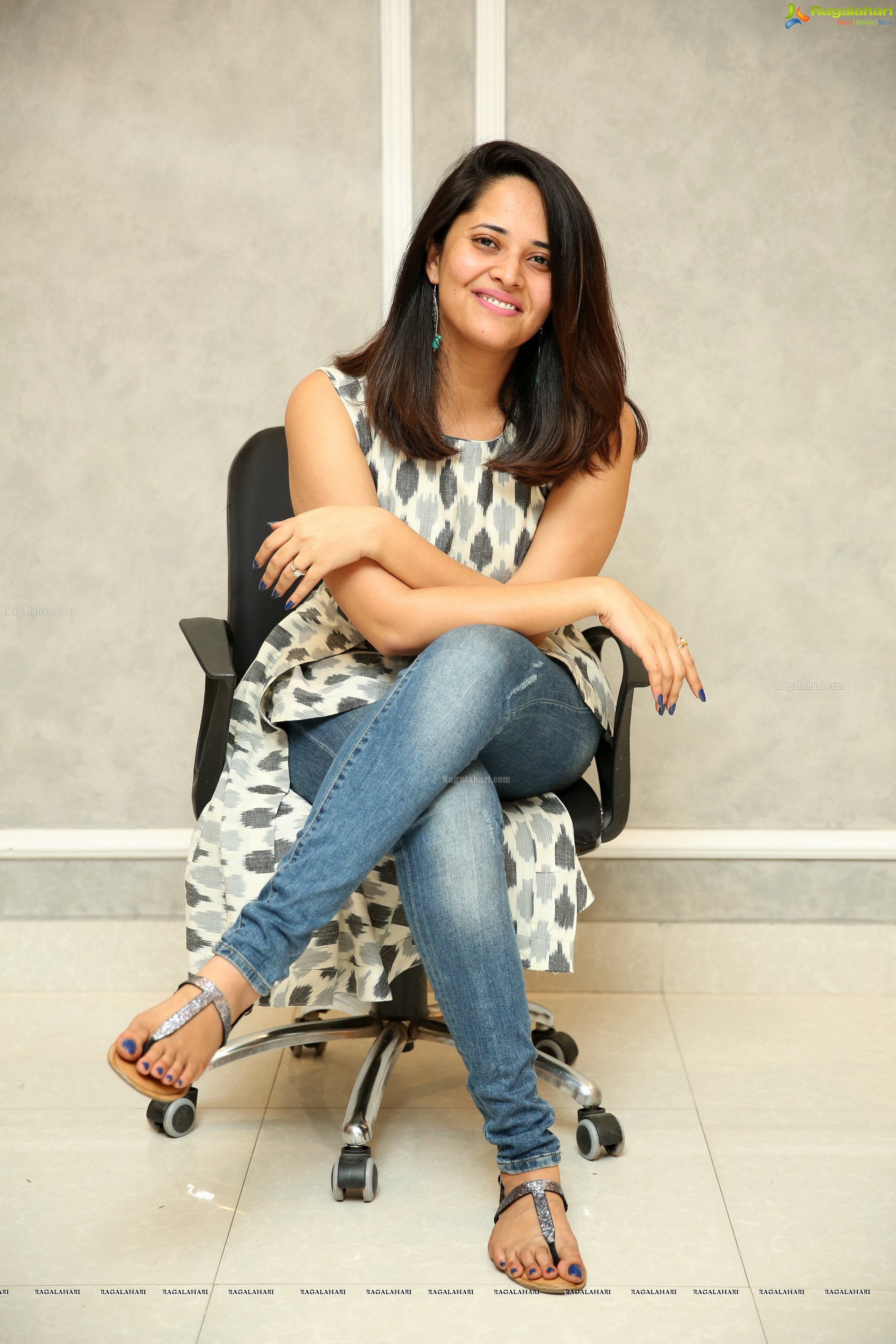 Anasuya with Family at Studio Bustle (High Definition Photos)