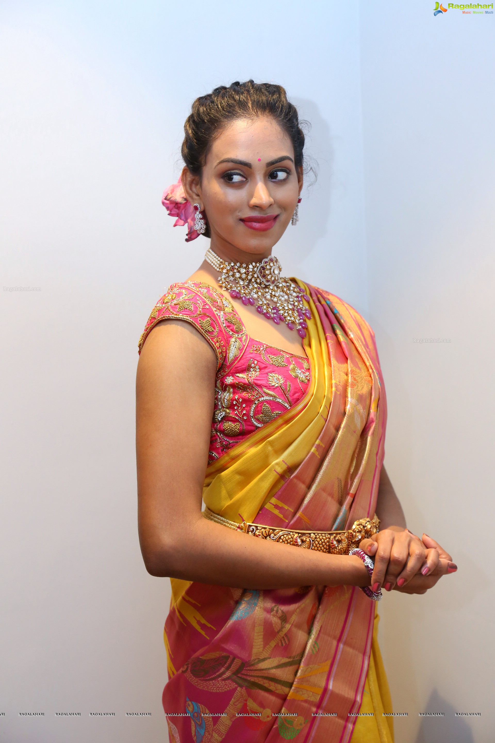 Kamakshi Bhaskarla at Mugdha Store Launch (High Definition Photos)